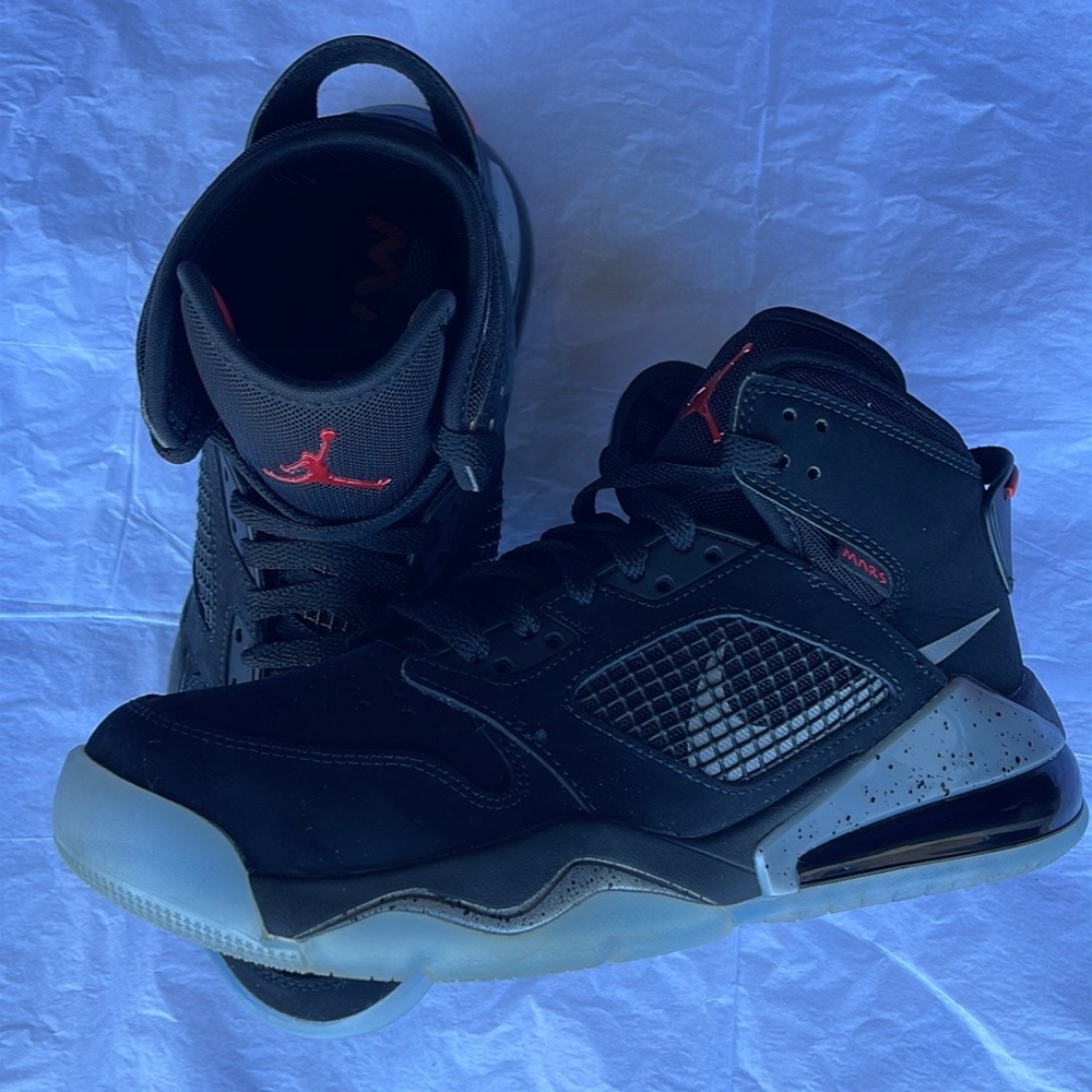 AIR JORDAN MARS 270 (GS) BQ6508-010 Boy size 7Y